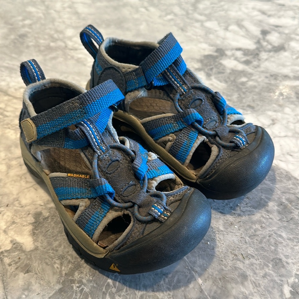 Kids Keen Sandals size 9